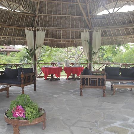 Crystal Bay Resort Watamu Bagian luar foto