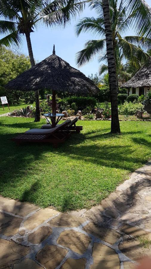 Crystal Bay Resort Watamu Bagian luar foto