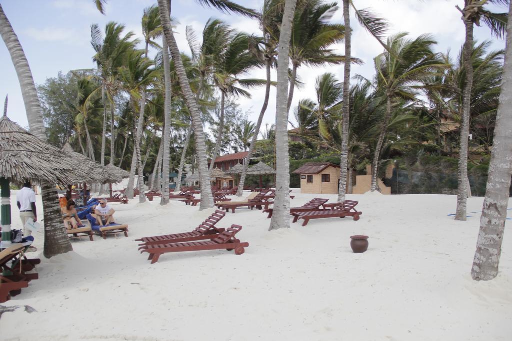 Crystal Bay Resort Watamu Bagian luar foto