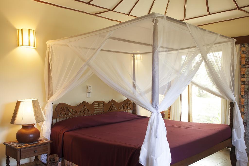 Crystal Bay Resort Watamu Bagian luar foto