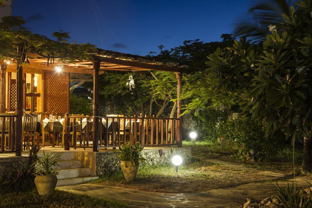 Crystal Bay Resort Watamu Bagian luar foto