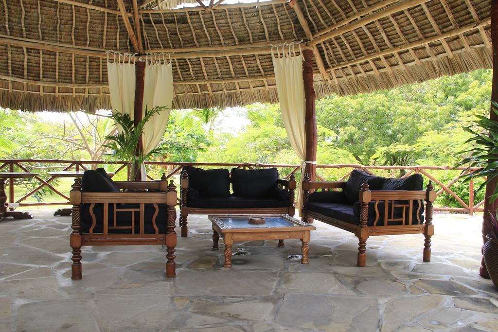 Crystal Bay Resort Watamu Bagian luar foto