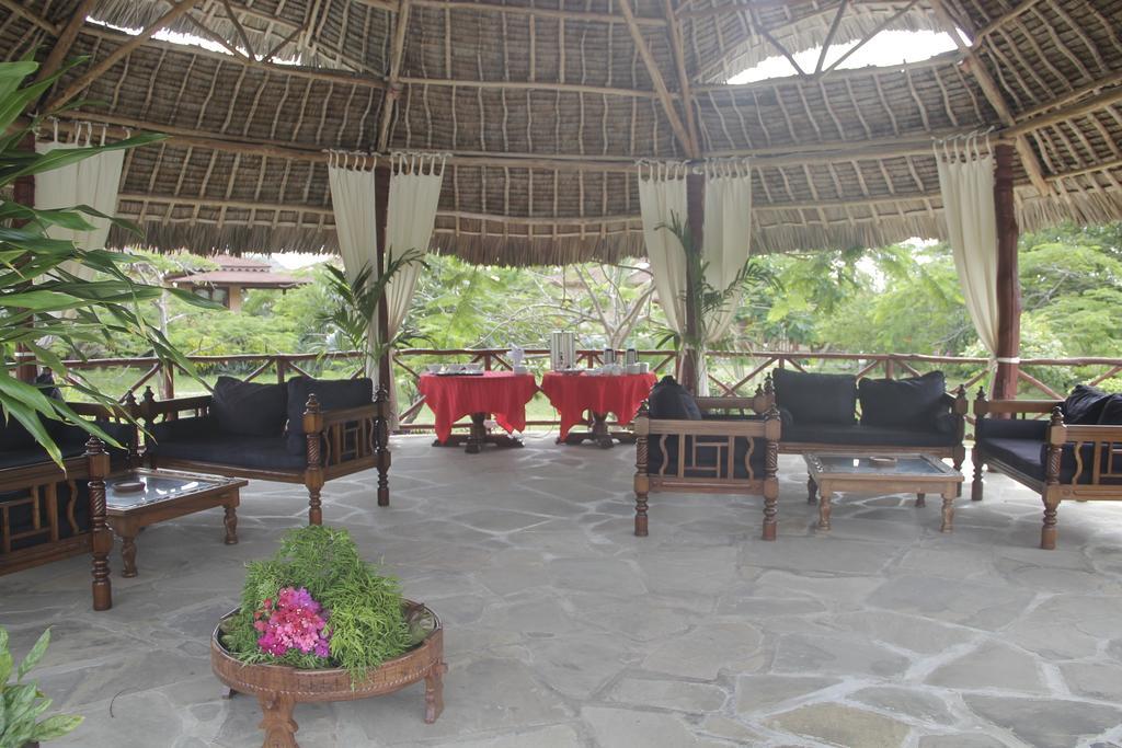 Crystal Bay Resort Watamu Bagian luar foto